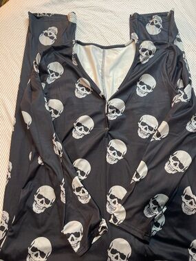 Source Unknown Black and White Skull-Print Women's Pajama Set